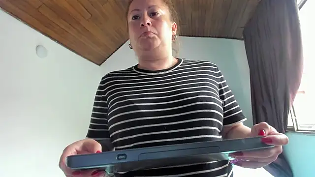 MonyCassius Live XXX-Chat