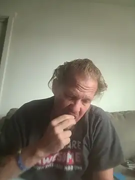 yourMasterisBored élő XXX-chatje