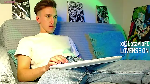 Midnighter_ Show Webcam