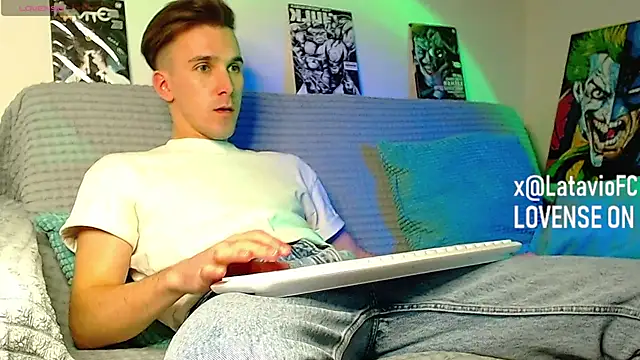 Midnighter_ 网络视讯表演