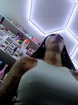 Онлайн чат XXX LunaZambrano