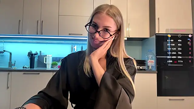 SoftnessMila Chat XXX live