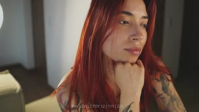 dearnina_ Show in webcam