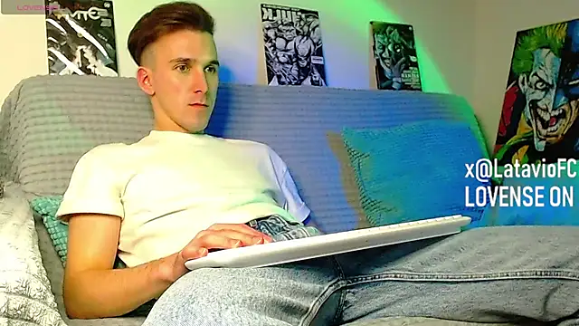 Midnighter_ Show Webcam