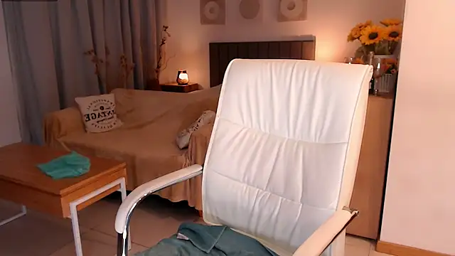 Chat +18 de Tilly_Eliot ao vivo