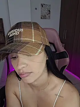 heyshaa Chat XXX in diretta