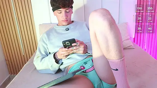 Tomy_Rox: διαδικτυακό σόου στην κάμερα