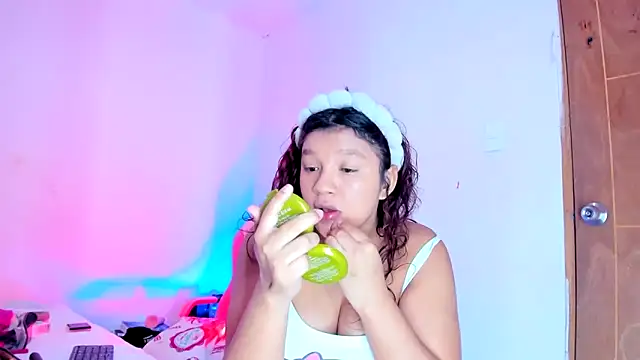 Chat +18 de Emily_Coper18 ao vivo