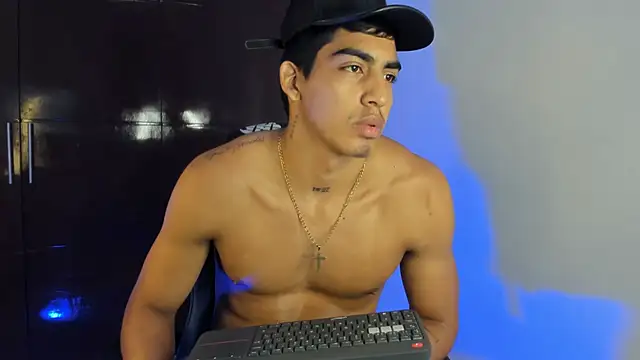 Milo_LatinBoy Webcam Show