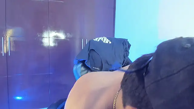 Milo_LatinBoy: онлайн-секс-чат