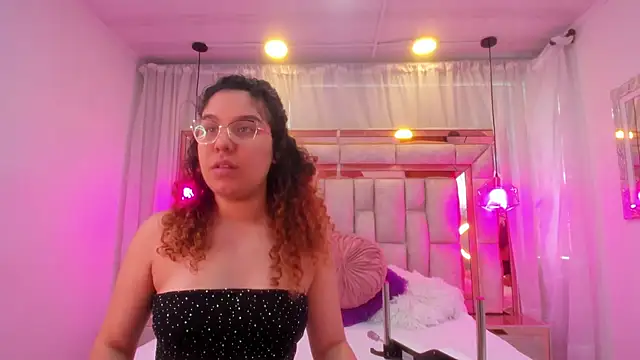 دردشة AllisonAdams_ الجنسية المباشرة