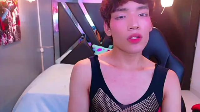 Show modela IsaacNovaa na web-kameri