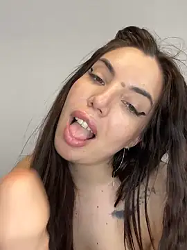 دردشة SabrinaDellyn الجنسية المباشرة