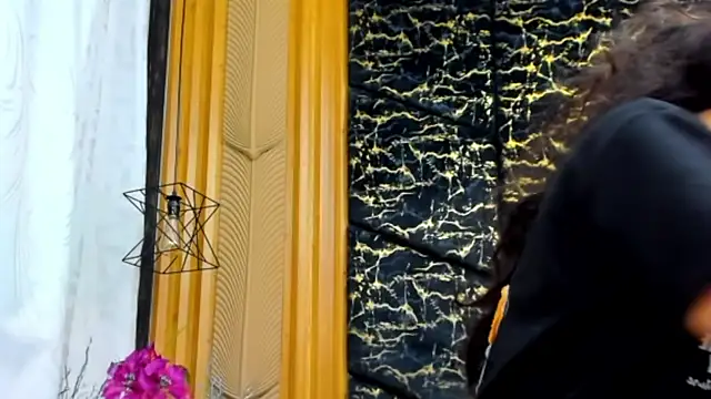 MiaCours élő XXX-chatje