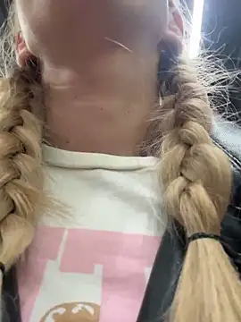 kira_mia Obrolan Langsung XXX