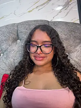 Bunny_fire élő XXX-chatje