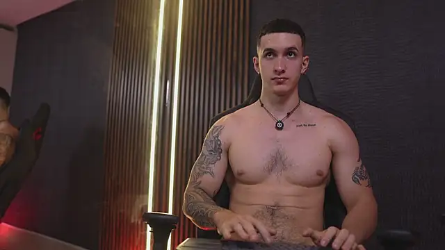 JacksonOlsenn Chat XXX in diretta