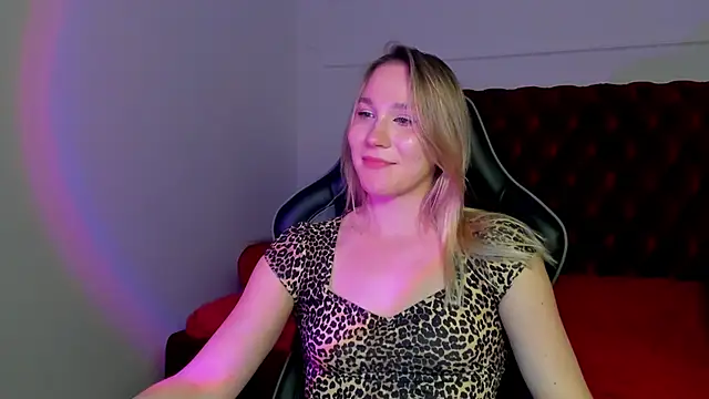 ElaraVoltage live XXX chat