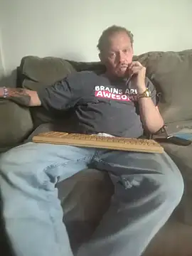 Pokazy przed kamerką – yourMasterisBored