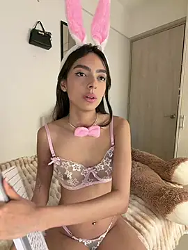 ZaraLuuv élő XXX-chatje