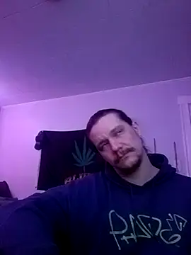 ChuckyyDee 即時 XXX 聊天