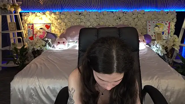 BabyFlowerr Adlı Modelin Canlı XXX Sohbeti