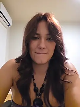 MiaRides19's Live XXX Chat