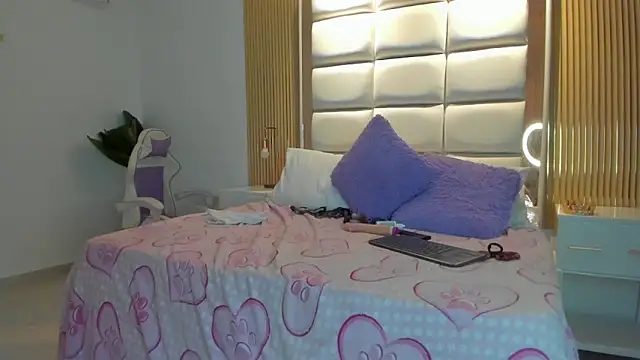 Taylor_Royal_ Live XXX Chat