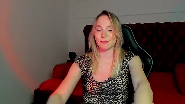 ElaraVoltage's Live XXX Chat