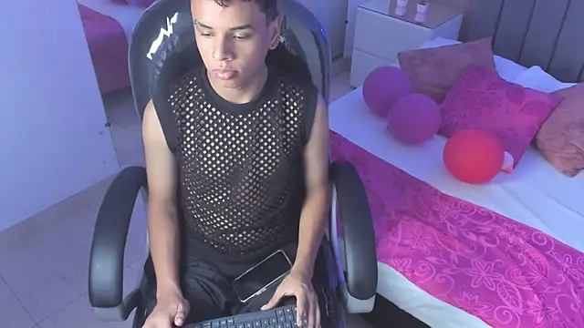 Xavier_Fox___ Adlı Modelin Canlı XXX Sohbeti