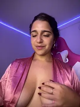 Alice777_ Adlı Modelin Canlı XXX Sohbeti