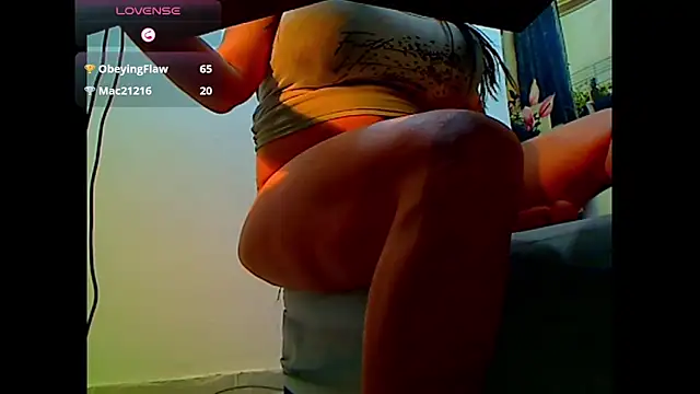 Show modela Bigcocksexyluisa na web-kameri