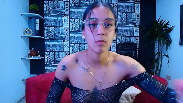 Chat +18 de DanielaMonroe ao vivo