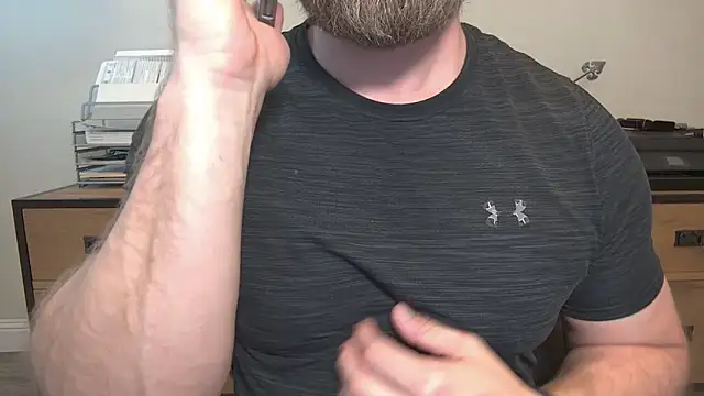 Mister_Dilf: διαδικτυακό σόου στην κάμερα