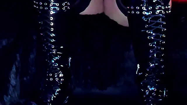 Онлайн чат XXX SharonnStones