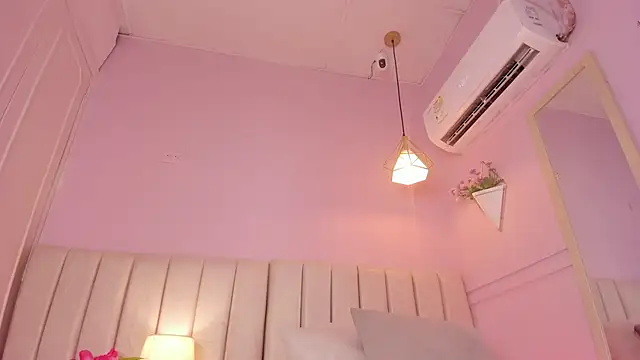 _lucia_18 现场XXX聊天