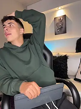 AdrianRinaldi Live XXX-chat