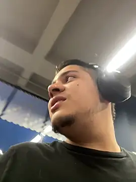 Show modela OliverTabordaa na web-kameri