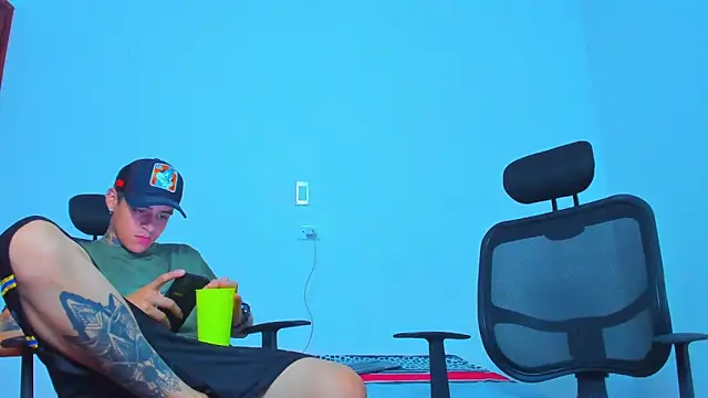 Thomas-Wil Adlı Modelin Canlı XXX Sohbeti