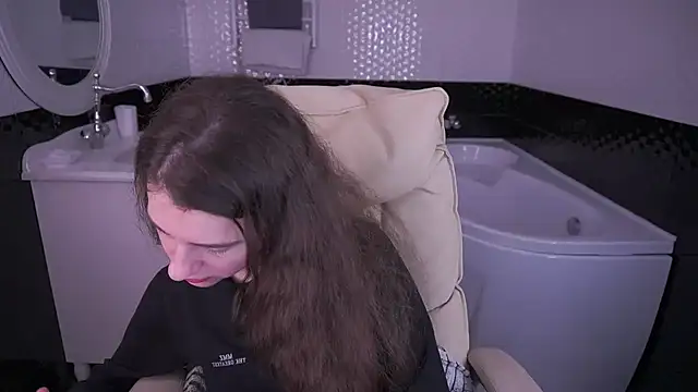 LittleJulii লাইভ XXX চ্যাট