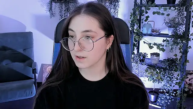 VirtuallVoyant live XXX chat