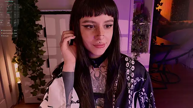 MichaellaMoon élő XXX-chatje