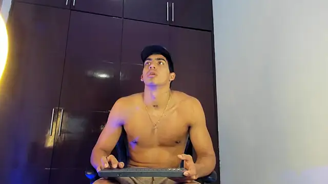 Вебкам-шоу Milo_LatinBoy