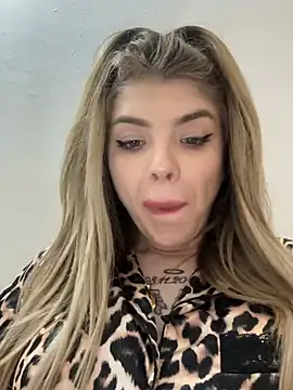 AishaDiamond Obrolan Langsung XXX