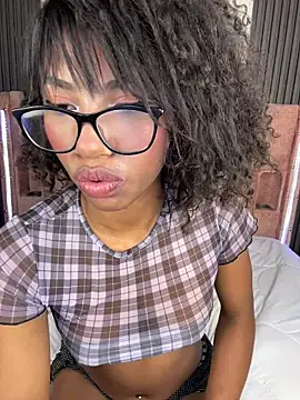 Morena_fire Show in webcam