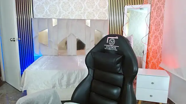 Онлайн чат XXX NOOAH_TAY