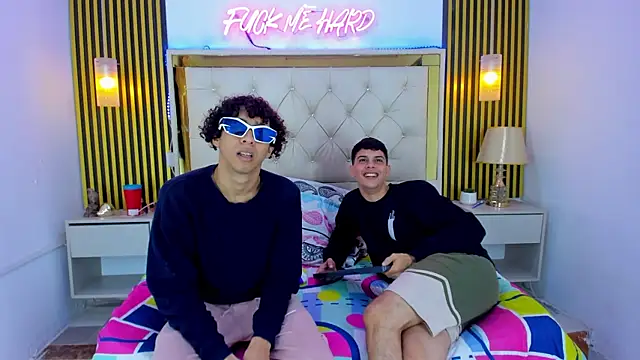 Онлайн чат XXX Adventurous_Boys