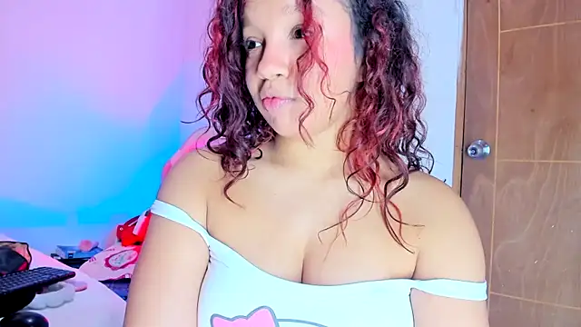 Emily_Coper18 Adlı Modelin Canlı XXX Sohbeti