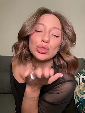 MiaaLoveeee Webcam-Show