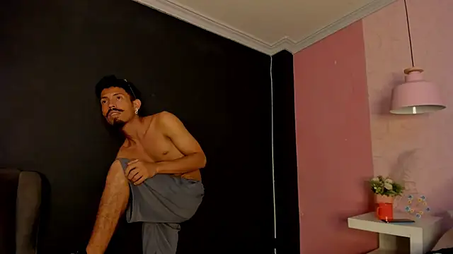 Chat +18 de NoaahTylor ao vivo